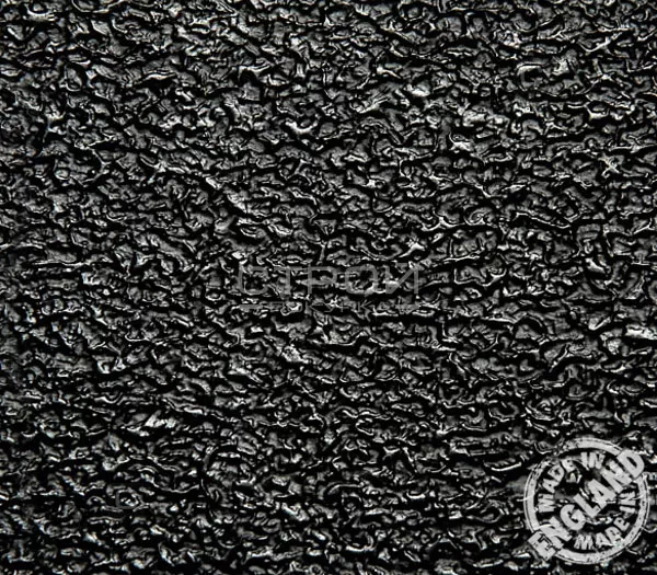 Увеличенный фрагмент черной виниловой противоскользящей ленты Aqua Safe