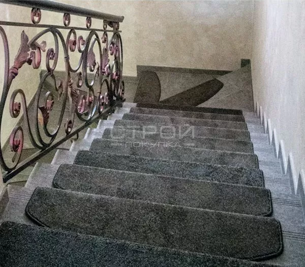Коврики на липучках Граффит на лестнице.