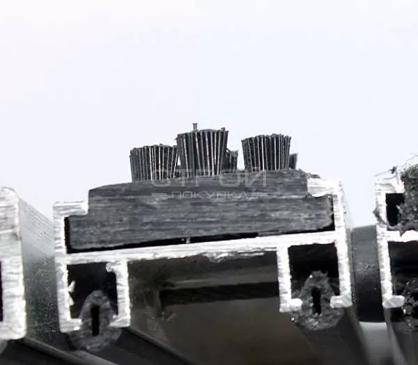 Торец алюминиевого профиля грязезащитного покрытия
