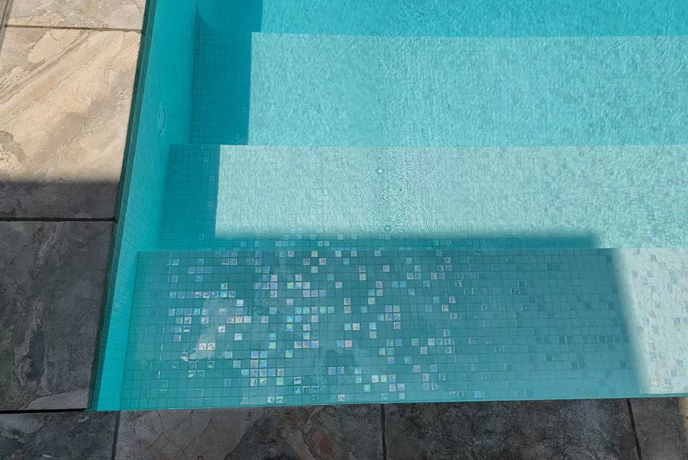Мозаика Diamond Mix Iris — облицовка бассейна на улице