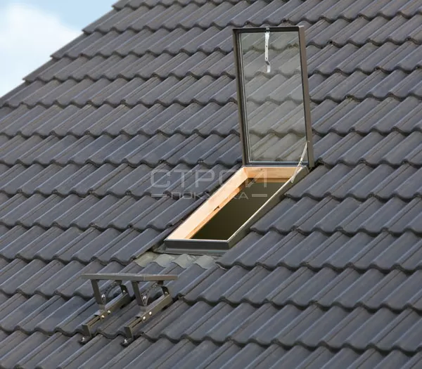Люк окно на крышу дома